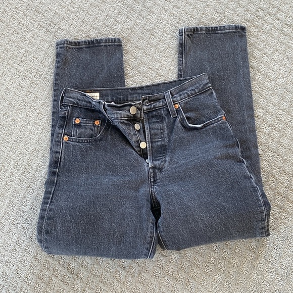 Levi’s 501 Jeans - Picture 8 of 9